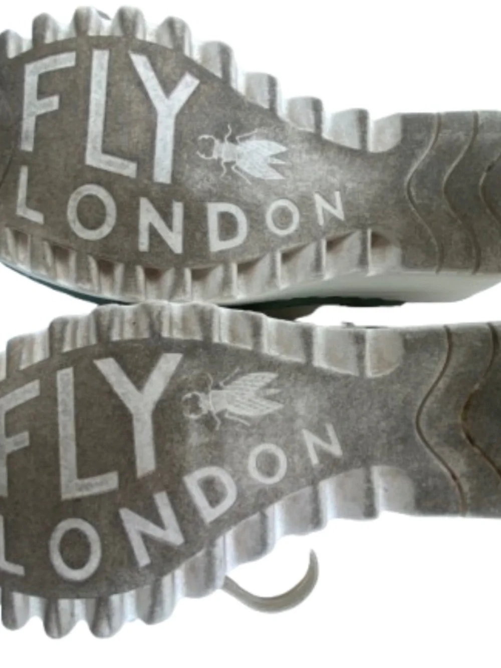 ✨NWOB✨ FLY LONDON Yedu Wedge Sandals White & Green